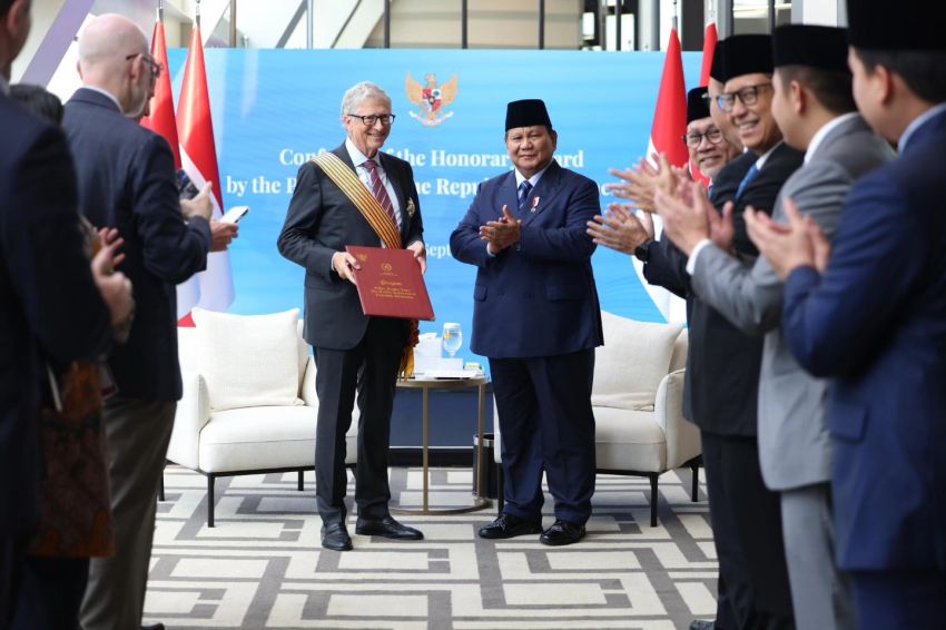 Presiden Prabowo Beri Penghargaan Bintang Jasa Utama kepada Bill Gates di New York