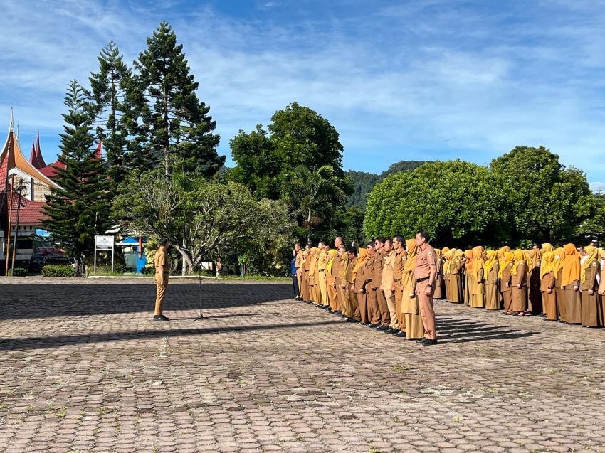 Sekda Medison Pimpin Apel Pagi, Ingatkan Pentingnya Disiplin dan Integritas Dalam Bekerja.