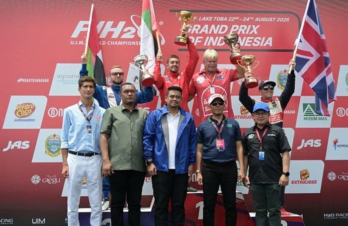 Bobby Nasution Tutup F1 Powerboat Indonesia 2025 dan Serahkan Trofi Juara, Optimis Tahun Depan Lebih Baik