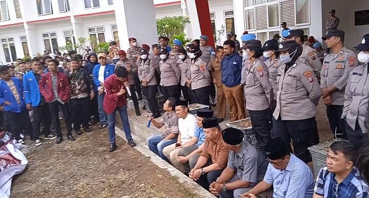 Cipayung Plus Gelar Sidang Terbuka, 8 Anggota DPRD Tapsel 'Uji Nyali' di Hadapan Mahasiswa