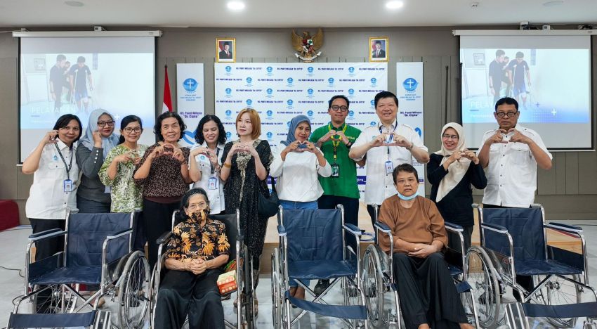 Reuni Penuh Harapan, MMLWF Salurkan Kursi Roda ke RS Dr. Kariadi dan RS Panti Wilasa Dr. Cipto