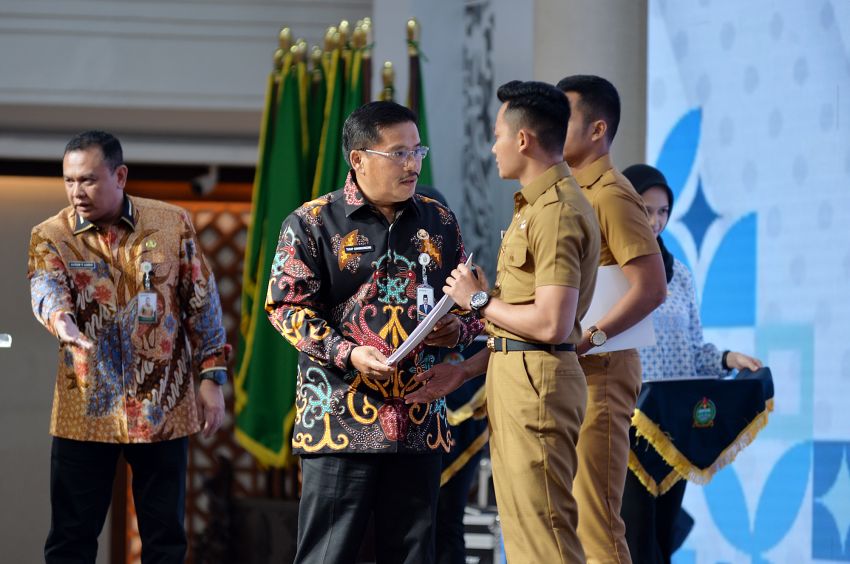 Serahkan 64 SK CPNS IPDN,  Sekdaprov Sumut Tekankan Pentingnya Disiplin, Belajar, dan Networking