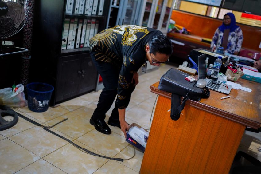 Sangat Jorok dan Tidak Terawat, Kantor Lurah Ladang Bambu yang Paling Parah Ditemui Rico Waas
