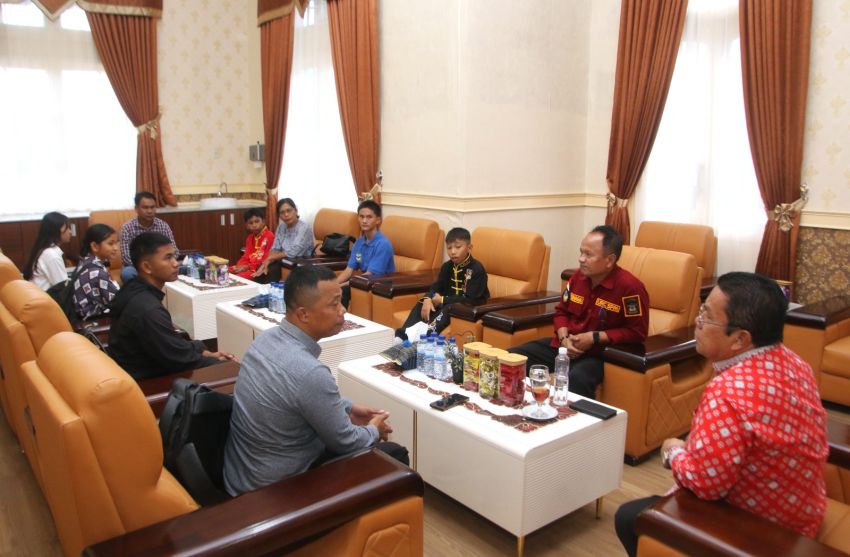 Wali Kota menerima audiensi pengurus dan atlet Wushu Kungfu Naga Sakti Siauw Lim Sie yang akan Bertanding Ke Malasya.