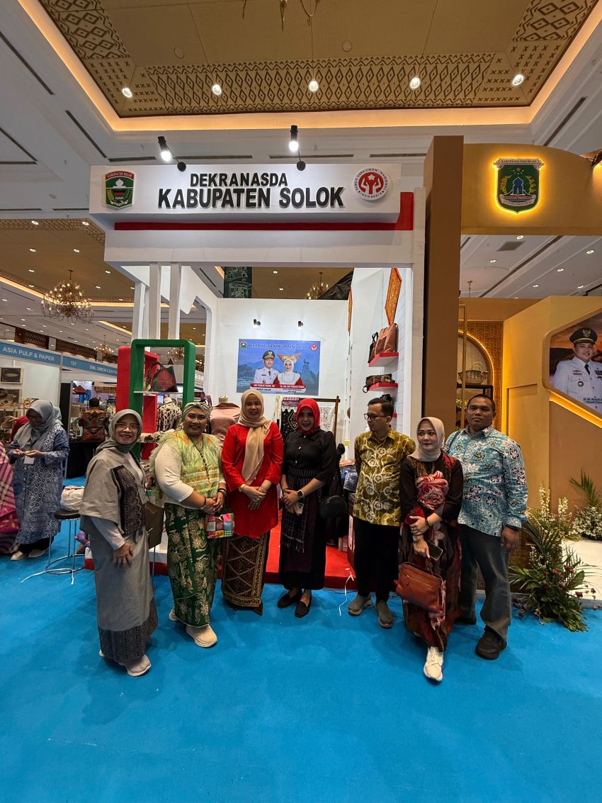 Pembukaan Inacraft Oktober 2025 di Jakarta di Hadiri Ketua Dekranasda Kabupaten Solok.