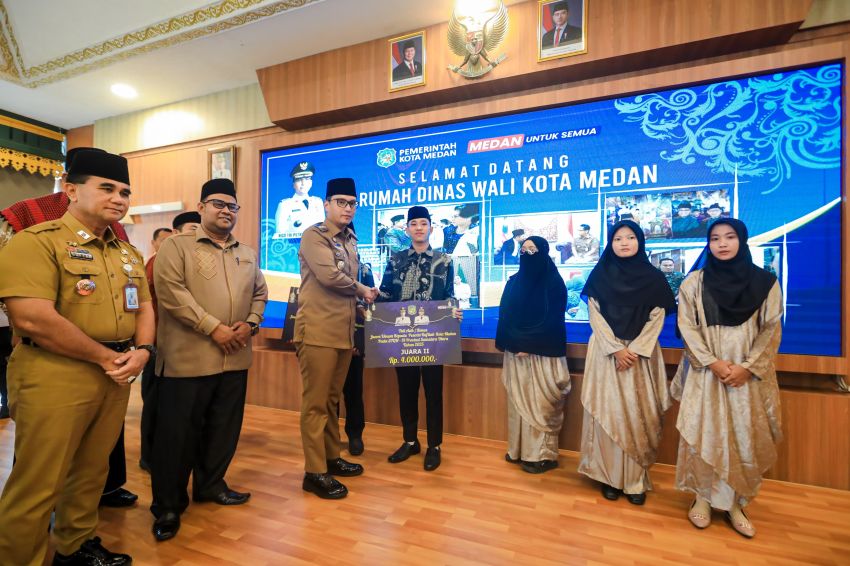 Serahkan Bonus Untuk Pemenang STQH XIX Provinsi Sumut, Rico Waas Berharap Jadi Inspirasi Penghafal Al-Quran Bagi Generasi Muda