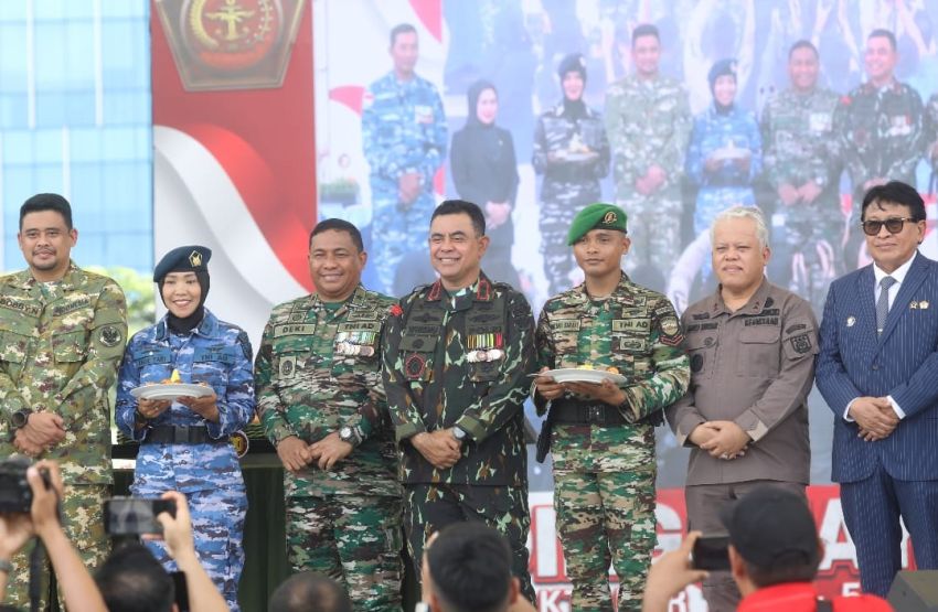 Kapolda Sumut Hadiri Upacara HUT ke-80 TNI di Lapangan Merdeka Medan