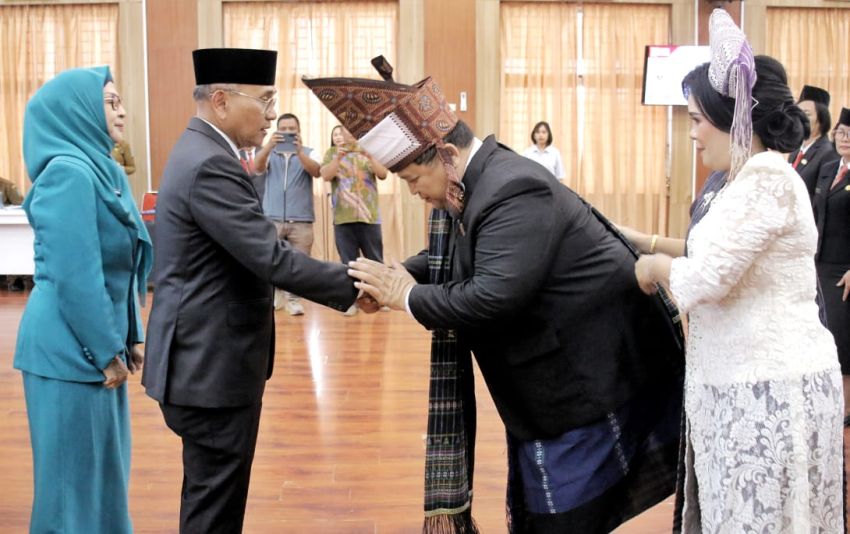 Bupati Simalungun Lantik Mixnon Andreas Simamora Sebagai Sekda Simalungun