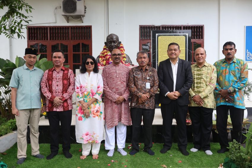Konjen India di Medan dan Universitas Sari Mutiara Peringati Gandhi Jayanti di Medan